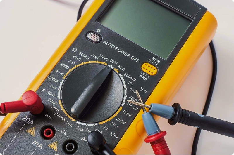 تنظیم مولتی‌متر روی حالت اندازه‌گیری جریان