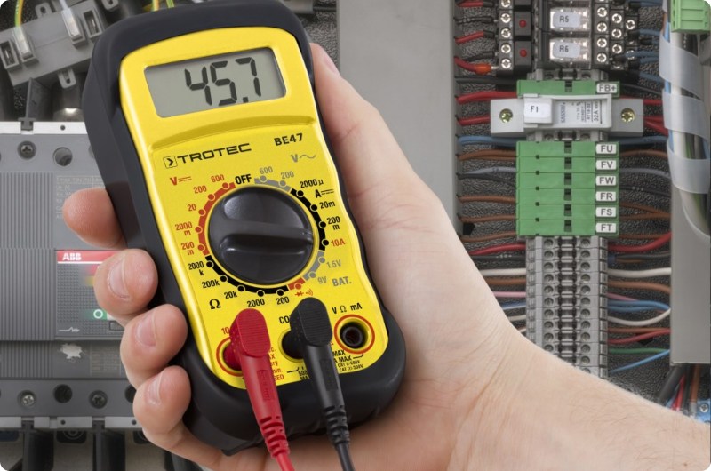 اندازه گیری ولتاژ با مولتی متر